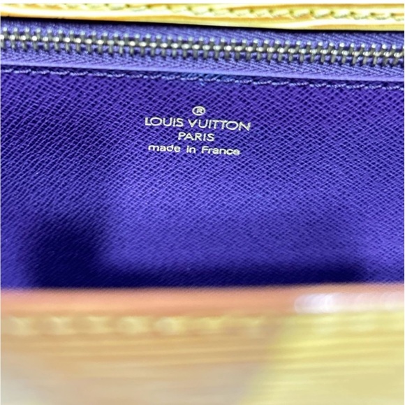 🌟HOST PICK🌟 Limited Edition Louis Vuitton Epi Leather Large Clutch Bag - Picture 13 of 16